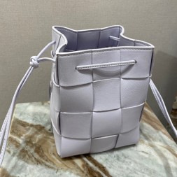 보테가 카세트 스몰 크로스바디 버킷 백 680218-11