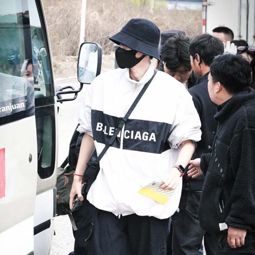 발렌시아가 남여공용 재킷 528815-2