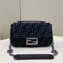 펜디 바게트 체인 미디 8BR793-1