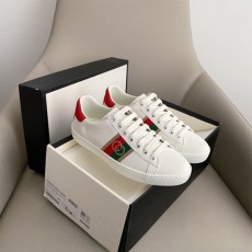 구찌 남여공용 인터로킹 G 스니커즈 644749