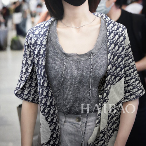 디올 신상 스카프 D1056