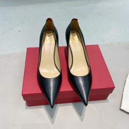 발렌티노 신상 펌프스 RY2S0B31 블랙