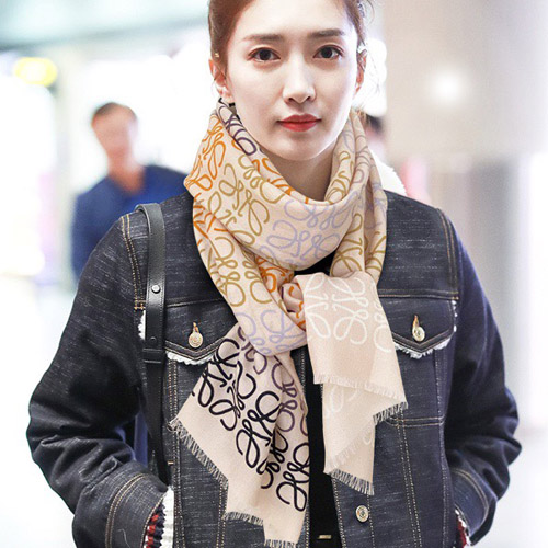 로에베 신상 스카프 LOE2011-1