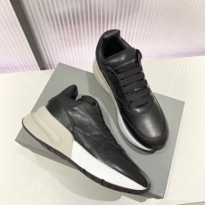 알렉산더맥퀸 남여공용 오버사이즈 러너 533709 블랙