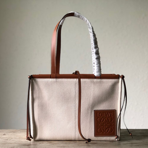 로에베 쿠션 토트백 미듐 323830