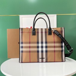 버버리 남여공용 레더 토트 80529841