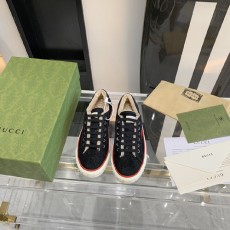 구찌 남여공용  스니커즈  670422-2
