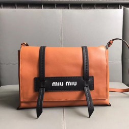 미우미우 신상 가죽 로고 숄더백 5BD073 브라운