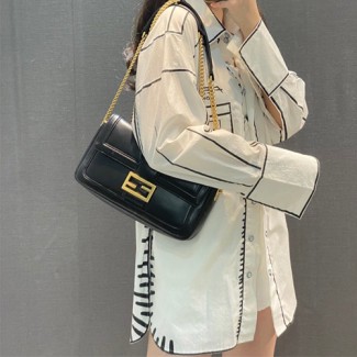 펜디 신상 바게트백 미듐 8BR600 블랙