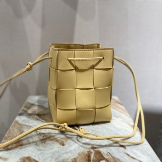 보테가 카세트 스몰 크로스바디 버킷 백 680218-5