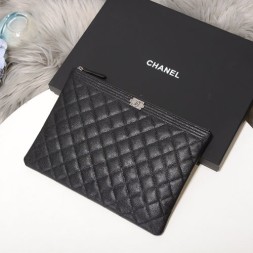 샤넬 캐비어 미듐 보이 클러치백 A31530 블랙 은장