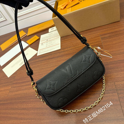 [VVIP] 루이비통 월릿 온 체인 아이비 M82154