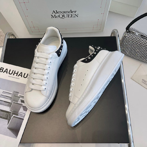 알렉산더 맥퀸  남여공용 스니커즈  586432-1
