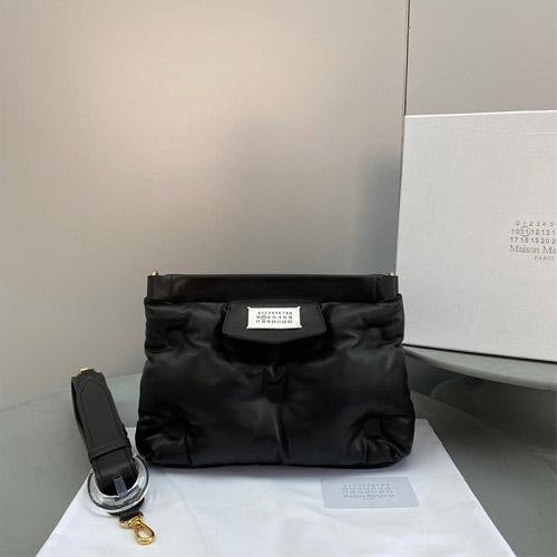 마르지엘라 스몰 카펫 글램 슬램백 MM3386 블랙