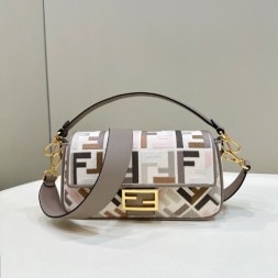 펜디 신상 미듐 바게트 FD8579-10