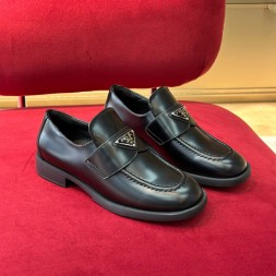 프라다 여성용 로퍼 F0878 블랙 무광