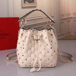 발렌티노 스몰 락스터드 스파이크 버킷 백 PW0B0B59 화이트