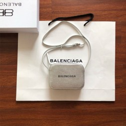 발렌시아가 에브리데이 카메라 백 XS 552372 실버