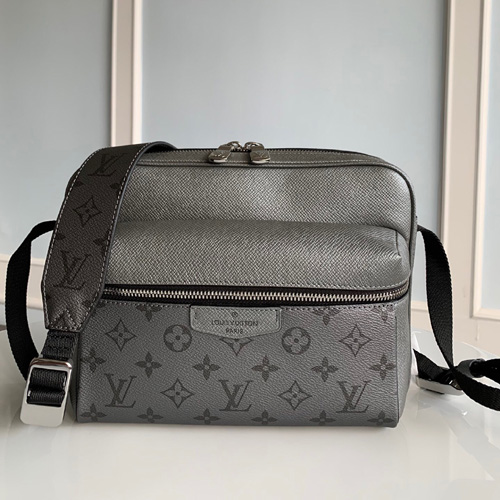 루이비통 아웃도어 메신저 M30233