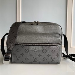 루이비통 아웃도어 메신저 M30233