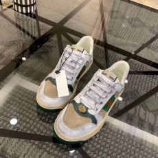 구찌 스크리너 디스트로이드 효과를 준 GG 캔버스 및 가죽 스니커즈 546551