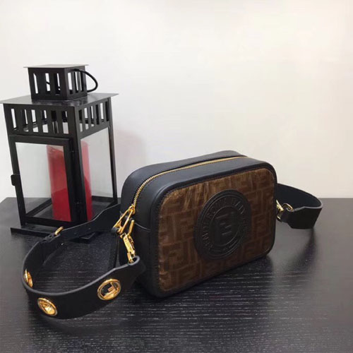 펜디 카메라 케이스 8BT287 블랙