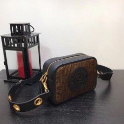 펜디 카메라 케이스 8BT287 블랙