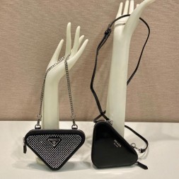 프라다 트라이앵글  미니 크로스백 1NR015 블랙