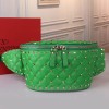 발렌티노 락스터드 스파이크 벨트백 QW1B0B46 그린