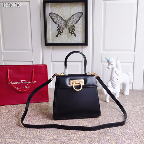 페레가모 켈리백 스몰 21E887 블랙