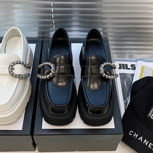 구찌타이거 헤드 장식의 여성용 로퍼  627289 블랙