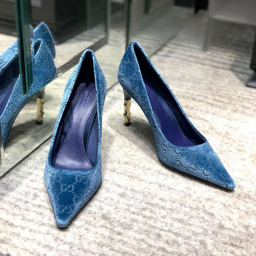 구찌 신상 미드힐 펌프스 ‎602498 벨벳 하늘색