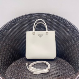 프라다 삼각로고 브러시드 토트백 1BA330 화이트