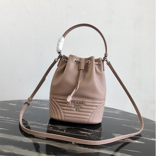 프라다 신상 가죽 버킷백 1BH038 누드