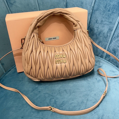 미우미우 완더 마테라쎄 호보백 5BC125-16