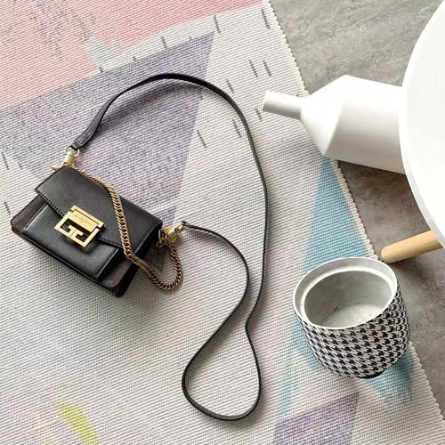 지방시 신상 GV3 미니 숄더백 BB069 블랙 금장