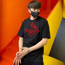 프라다 남여공용 반팔 3A509 블랙