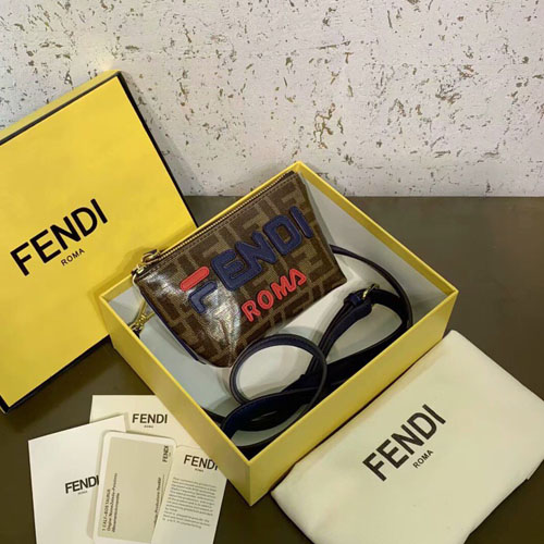 펜디 신상 나노 크로스백 679S 브라운