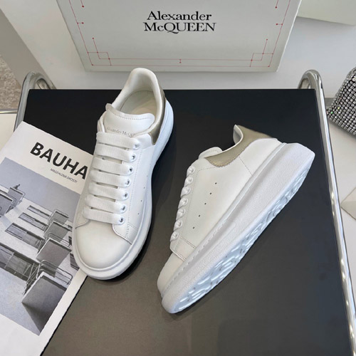 알렉산더 맥퀸  남여공용 스니커즈  586434-18