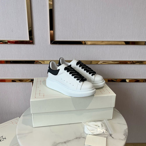 알렉산더 맥퀸  신상 스니커즈 586417