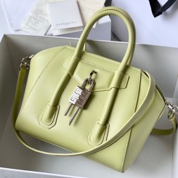 지방시 복스가죽 미니 안티고나 락백 BB057-6