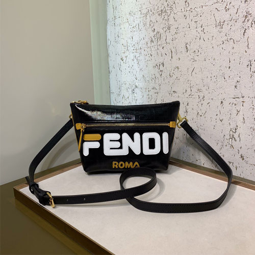 펜디 신상 미니 크로스백 679M 블랙