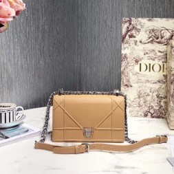 디올 송아지 가죽 DIORAMA 스몰 백 M0421 베이지