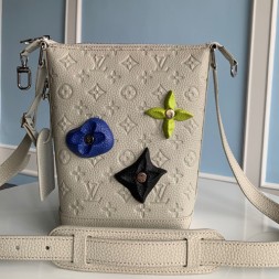 루이비통 클라이밍 호보 크루저 PM M20875 크림