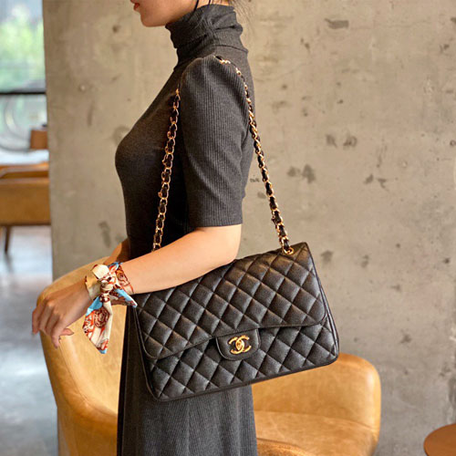  샤넬 클래식 점보백 라지 플랩백 A58600 캐비어 블랙 금장