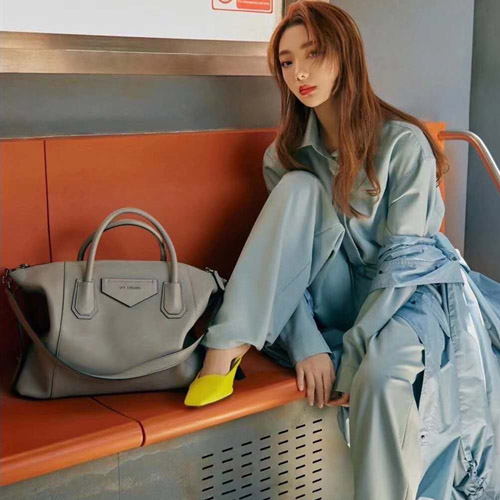 지방시 미디엄 안티고나 소프트 백 WD001 그레이