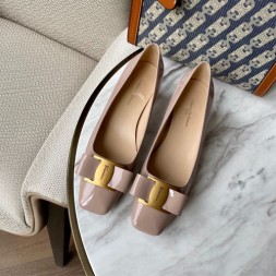 페레가모 신상 로퍼 F38098 에나멜 연보라