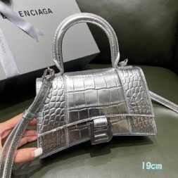 발렌시아가 아워글래스 탑 핸들 백 XS 592833 악어무늬 은색