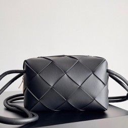 보테가 스몰 카세트 카메라 백 709417-5