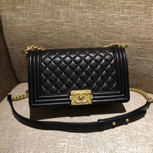 샤넬 보이 미듐 플랩백 A67086 램스킨 블랙 금장